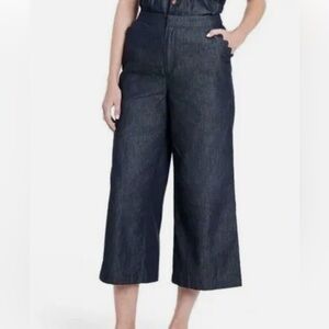 Women's Dark Blue Capris